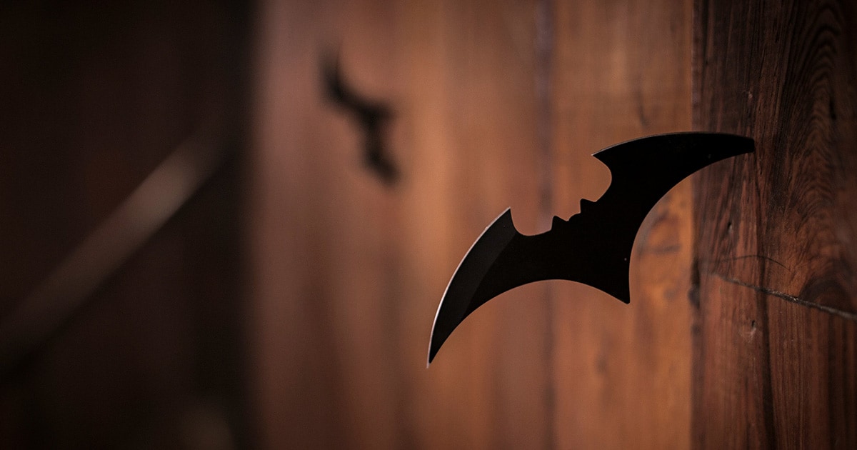 το διαχρονικό όπλο Batarang του Batman
