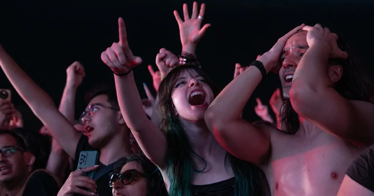 avenged-sevenfold-release-athens-01