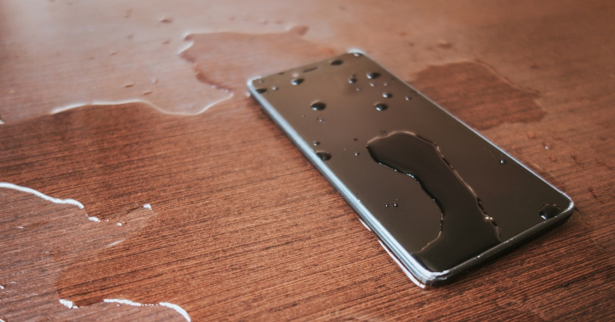 irepair-water-damage-smartphone-01