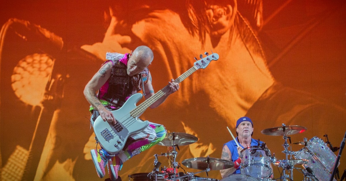 red-hot-chili-peppers-new-album-02
