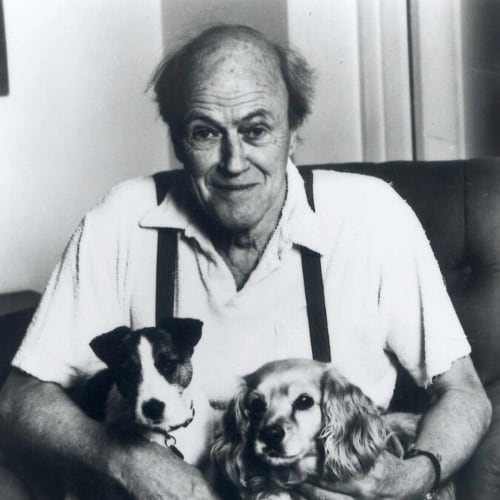 Roald-Dahl-with-dogs