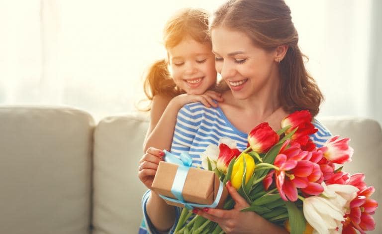 Ημέρα της Μητέρας: 9+1 δώρα που θα ομορφύνουν (κι άλλο) τη μαμά!