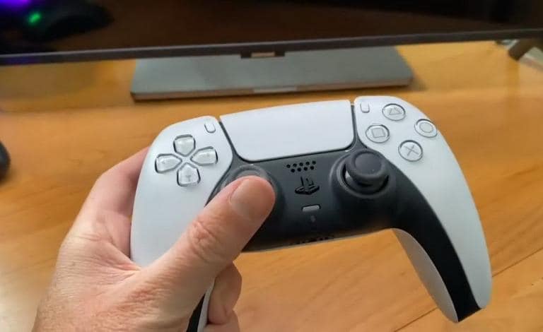 PS5 DualSense controller / Δείτε το πρώτο hands-on video!