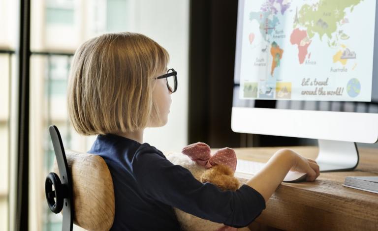 Desktop setup / Όσα χρειάζεστε για το «αρχηγείο» του μαθητή!