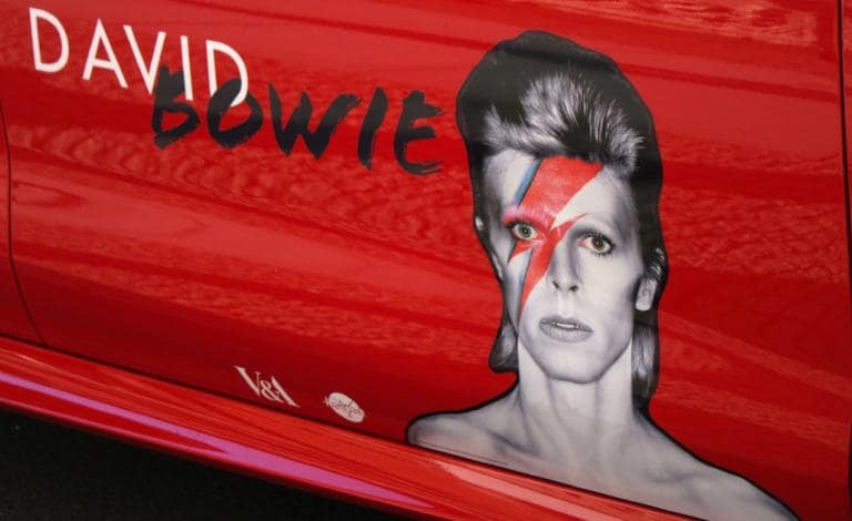 Artist of the Month: Τα καλύτερα albums του David Bowie με -25%!