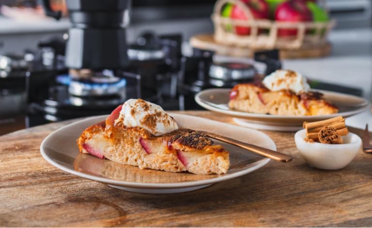 Μαγειρεύουμε με τη Funky Cook: Απολαυστική μηλόπιτα κέικ στο τηγάνι