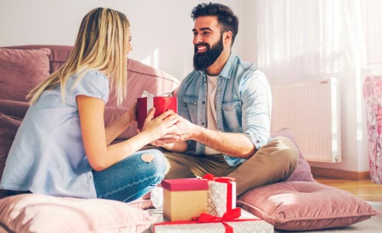 10 μοναδικά ρομαντικά δώρα για ζευγάρια για να δείξεις την αγάπη σου