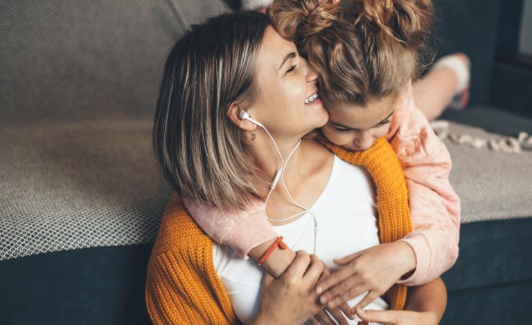 Λέμε Happy Mother's Day με Spotify list αφιερωμένη σε κάθε μαμά!