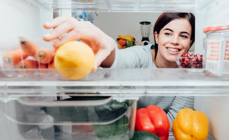 10 tips για να οργανώσεις αποδοτικότερα το ψυγείο σου