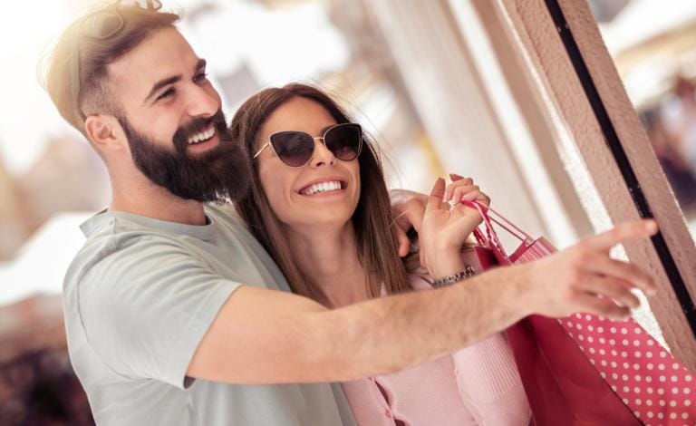 Καλοκαιρινές εκπτώσεις 2023: Τσεκάρουμε τη shopping list των διακοπών