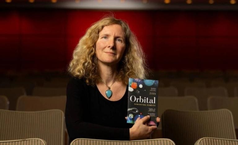 Booker Prize 2024: Μεγάλη νικήτρια η Samantha Harvey με το «Orbital»