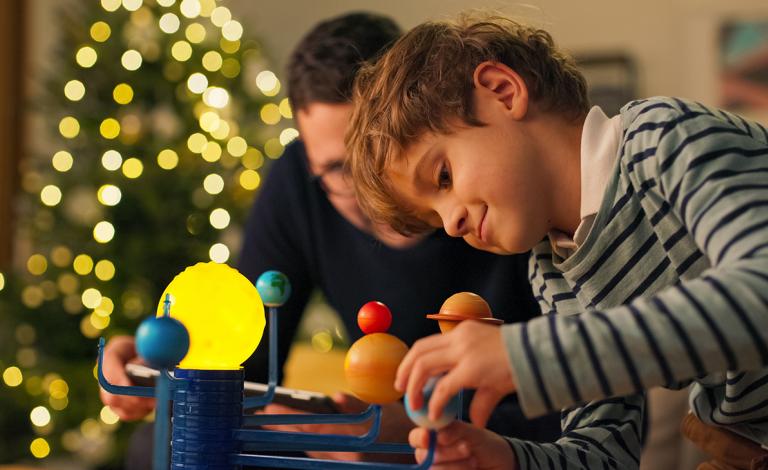 Φέτος τα Χριστούγεννα παίζουμε παρέα με όλη την οικογένεια