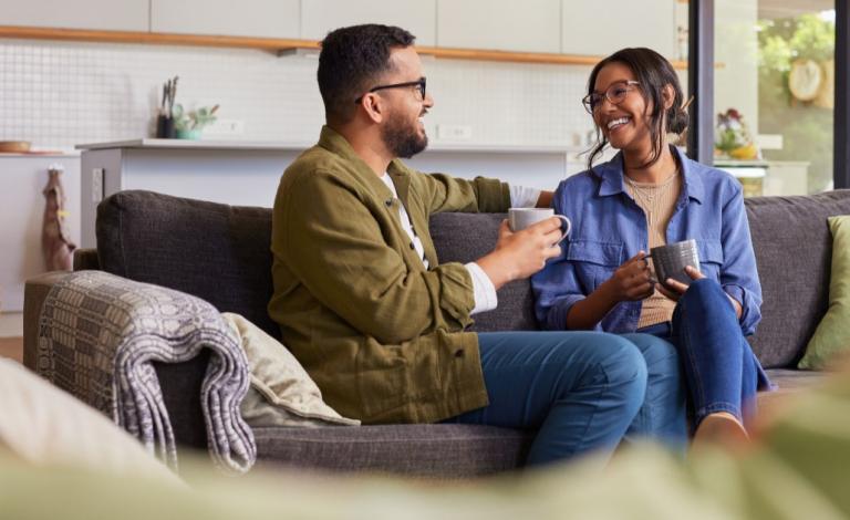 4+1 βήματα για το απόλυτο coffee date στο σπίτι