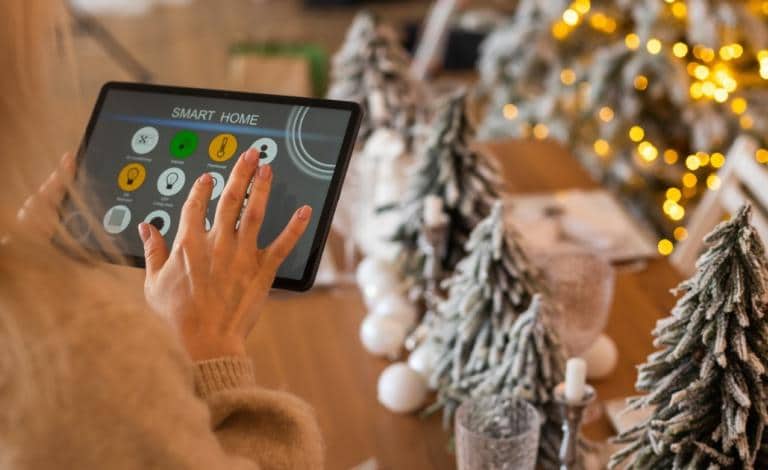 Κάνε πιο smart το σπίτι και αναβάθμισε τον χριστουγεννιάτικο στολισμό!