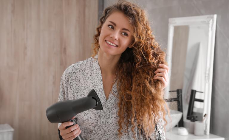 Smart συσκευές περιποίησης για να απογειώσεις το εορταστικό look!