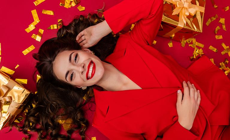 Holiday Glow Up: Τα καλύτερα δώρα personal care για άνδρες & γυναίκες