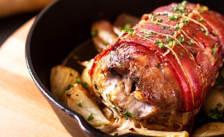 Ετοιμάζουμε γιορτινό γεμιστό χοιρινό με μήλα & μπαχάρια!