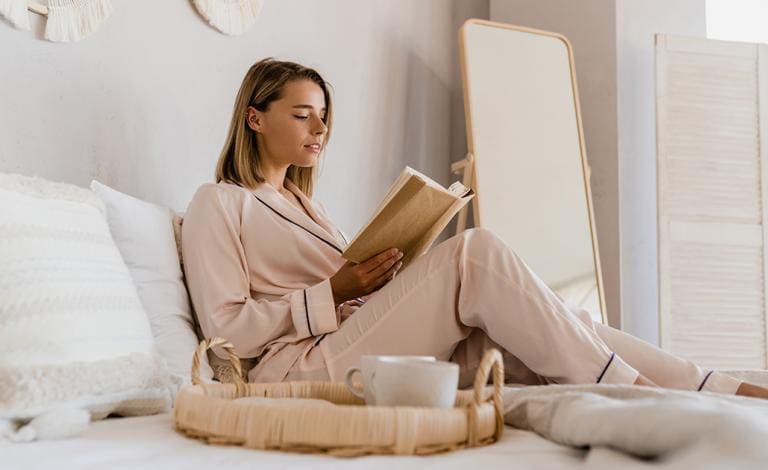 Η χαρά του να διαβάζεις αργά: Γιατί είναι ο καλύτερος τρόπος ανάγνωσης