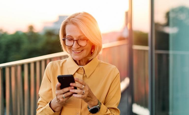 Smartphone για μεγαλύτερες ηλικίες: Πώς να επιλέξεις και να το ρυθμίσεις σωστά