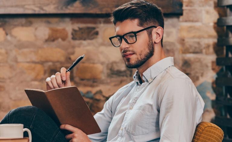 Slow reading: 7+1 non-fiction βιβλία που θα σε βάλουν να κρατήσεις σημειώσεις