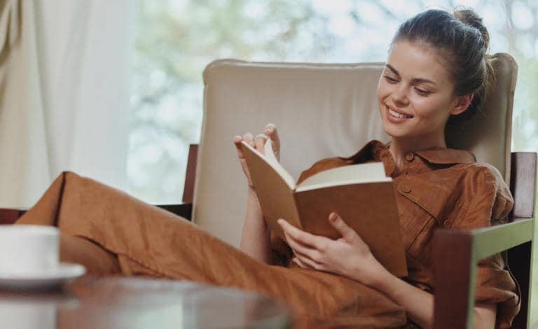 Slow reading: Ιστορίες που αξίζει να διαβάζουμε ξανά και ξανά!