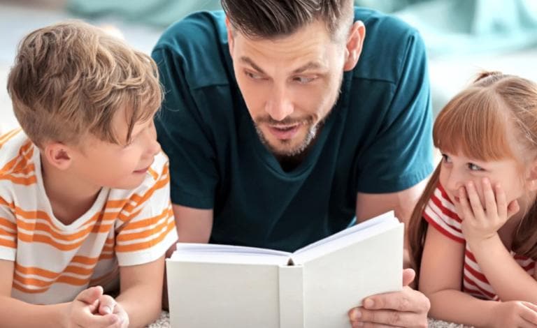 4+1 tips για να διαβάσεις βιβλία στους μικρούς μας φίλους