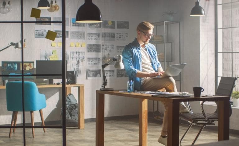 Τι χρειάζεσαι για να δημιουργήσεις το απόλυτο content creation laptop setup