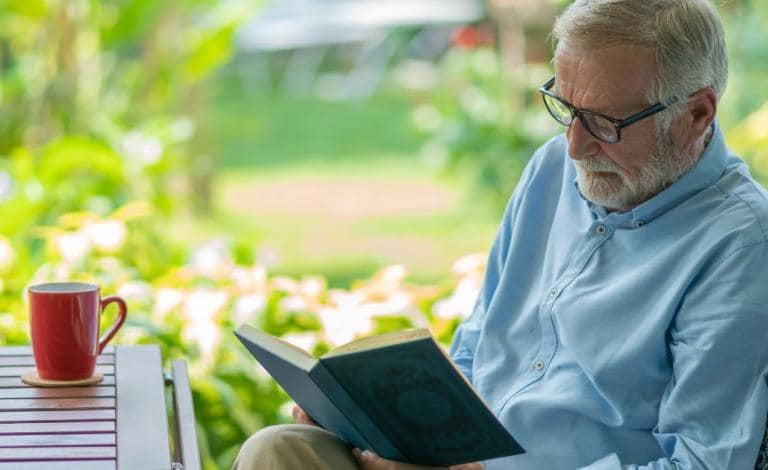 4+1 τρόποι που τα βιβλία μας κρατάνε νεότερους! 