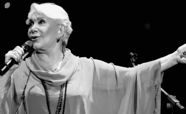 Pop Culture Weekly: Τότε που αποχαιρετήσαμε το φαινόμενο Μαρινέλλα και εκπλαγήκαμε από το φαινόμενο RAYE 