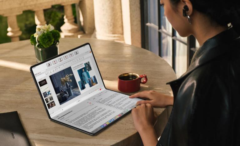 Foldable laptops: Τι επιφυλάσσει το μέλλον, γιατί να τα επιλέξεις σήμερα
