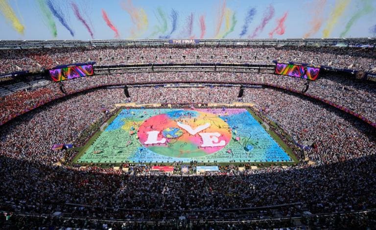 Pop Culture Weekly: Τότε που κριντζάραμε με το Halftime Show του Παγκοσμίου και αγχωθήκαμε με τα sold out της Οδύσσειας