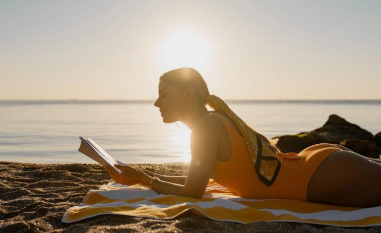 9+1 talk-of-the-beach βιβλία για την βαλίτσα των καλοκαιρινών διακοπών