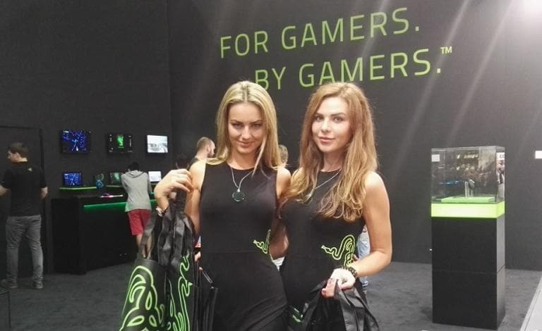 Razer booth στην IFA 2015: Τεχνολογία σε… sexy στιγμές!