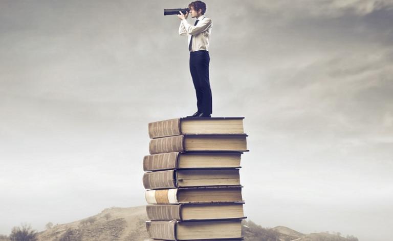 Take a closer look: Τα βιβλία που σου "ξέφυγαν" μέσα στις γιορτές!