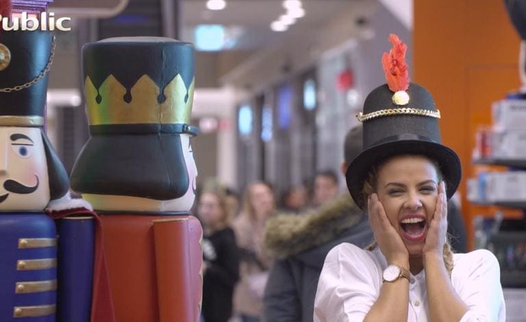 Η Τζένη Μελιτά επιλέγει τα δώρα της για τα Χριστούγεννα!