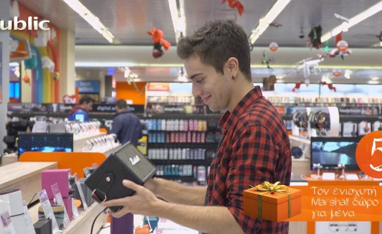 Ο Γιάννης Χατζηγεωργίου επιλέγει τα δώρα του για τα Χριστούγεννα!