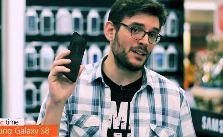 Ο Τίμος Κουρεμένος δοκιμάζει το νέο Samsung Galaxy S8 στα Public