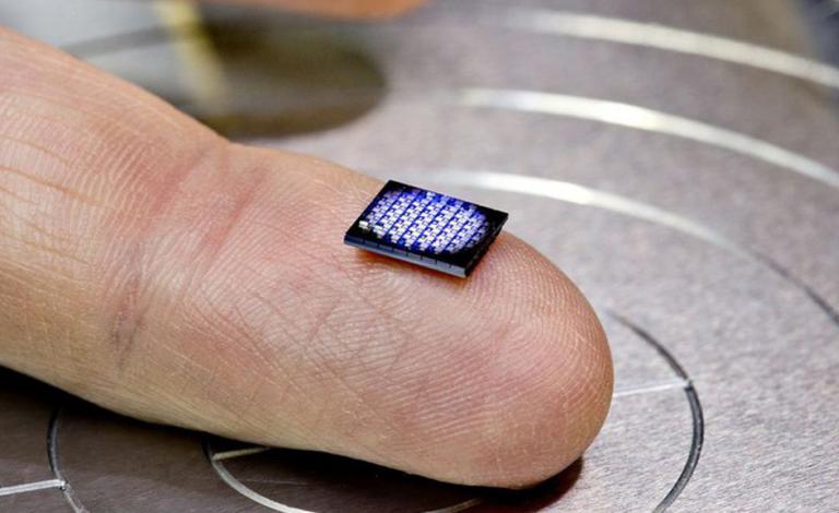 Ο νέος υπολογιστής της IBM είναι μικρότερος από έναν κόκκο αλατιού!