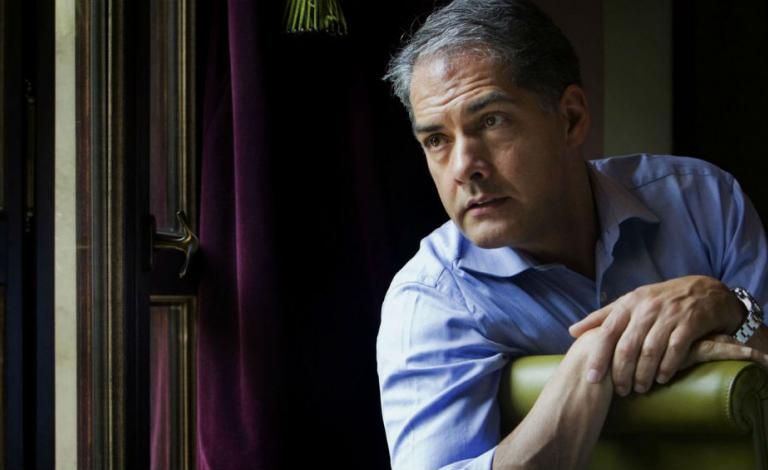 "Greeks Bearing Gifts": Το κύκνειο άσμα του Philip Kerr είναι στα Public!