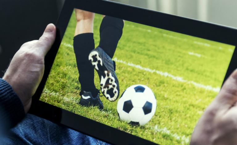 Gadgets για να μη χάσεις ούτε φάση από τη γιορτή του ποδοσφαίρου!