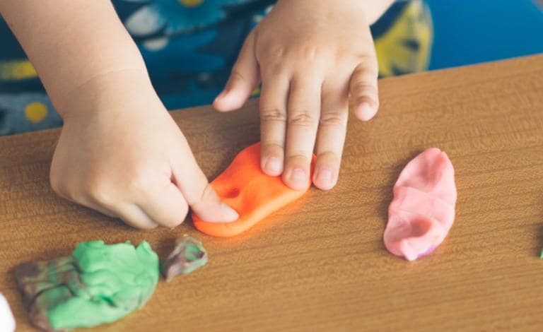 Play-Doh: Τα παιδιά πλάθουν τον δικό τους κόσμο - κερδίστε 10 παιχνίδια!
