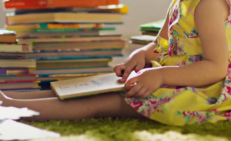 Πόσο μορφώνει τα παιδιά η «σπιτική» βιβλιοθήκη;