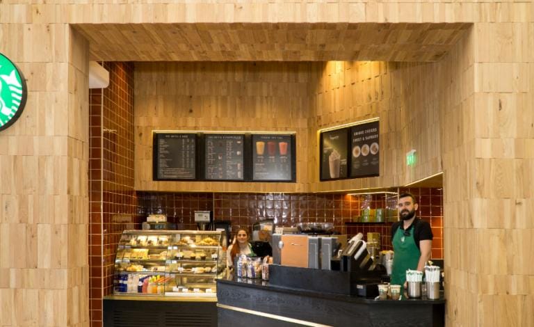 To Public Συντάγματος υποδέχεται ένα νέο κατάστημα Starbucks!