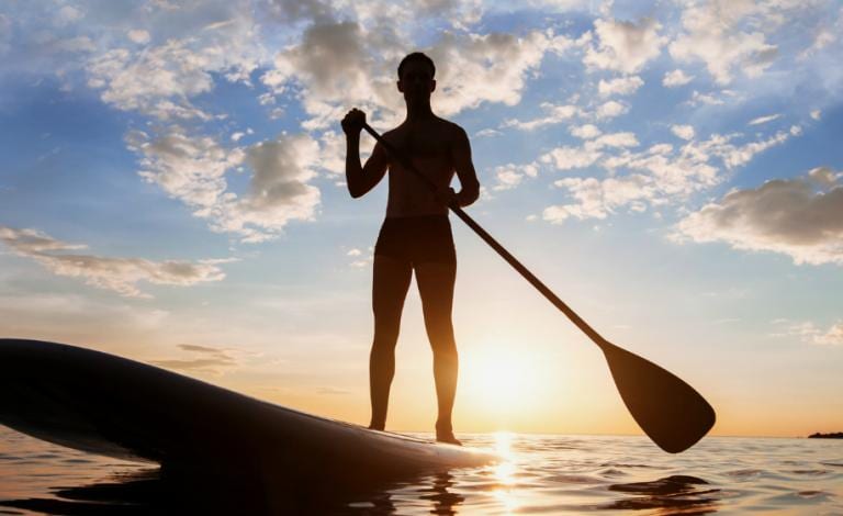 Beach life - the essentials: Σκηνή, αντηλιακό και... SUP!