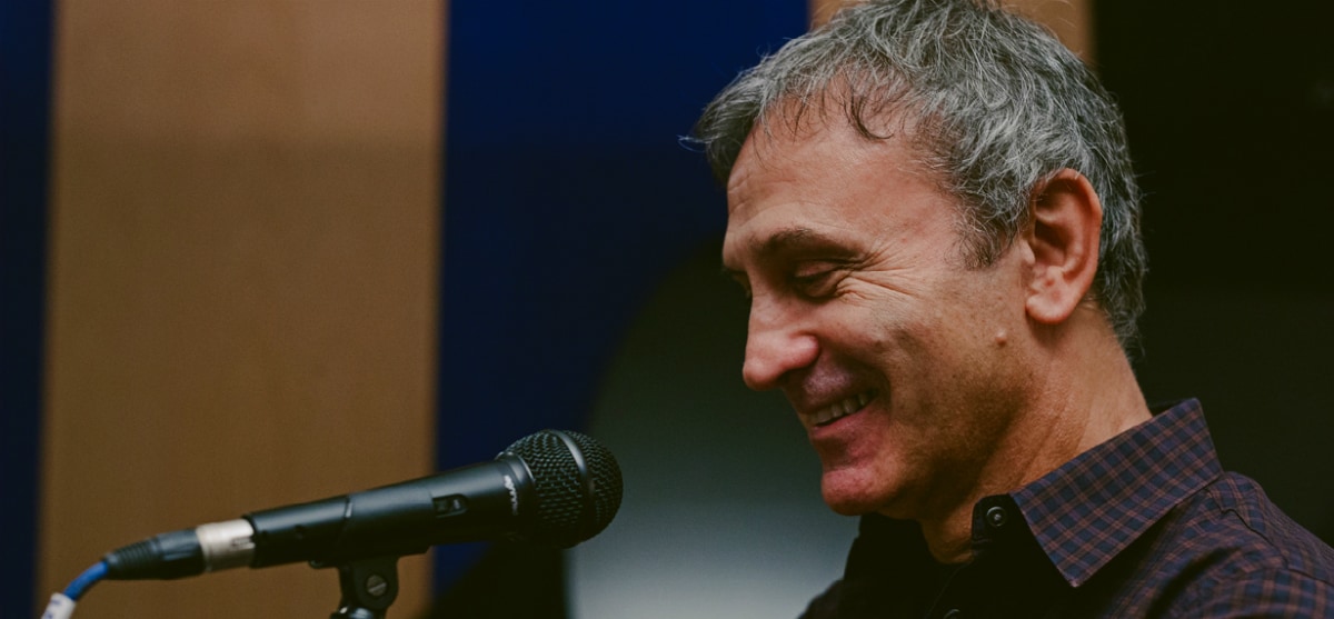 «Γιώργος Νταλάρας... και το καλοκαίρι κρυώνω!», του Θανάση Λάλα